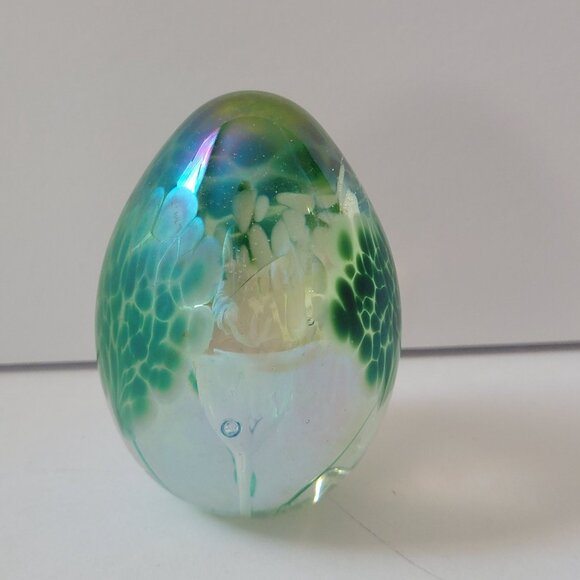 Mount St Helen's 87 Art Glass Egg Paperweight Green - Picture 5 of 7